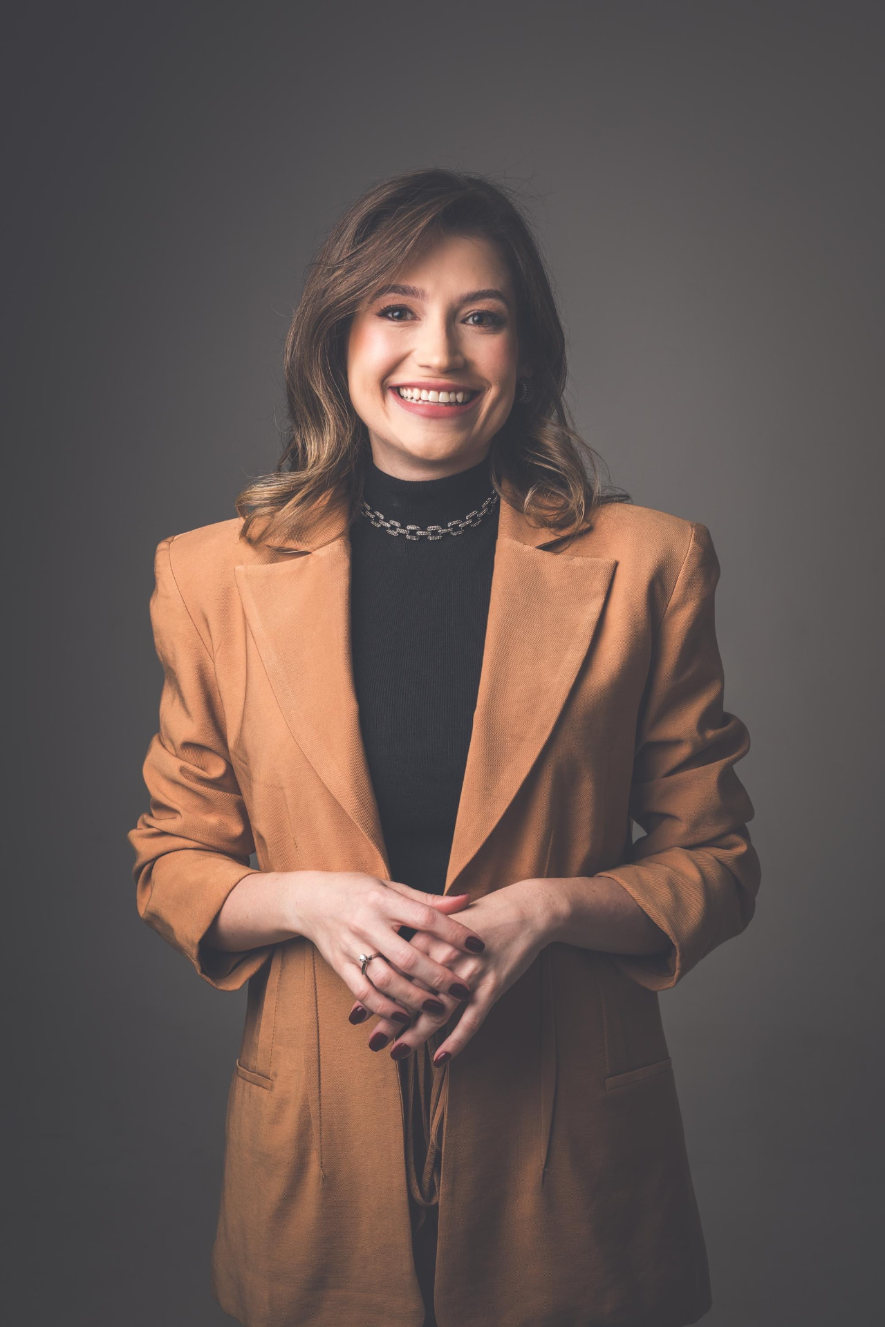 Dra. Marcela Vilela, cirurgiã plástica, em retrato profissional